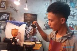 Di Kafe "Rembug Kopi", Menyeduh Kopi Layaknya Meracik Obat untuk Pasien