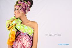 FASHION WANITA : Pesona Warna Batik untuk Tampil Cantik nan Elegan