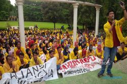 Ratusan Mahasiswa Unnes Semarang Tolak Penutupan Kampus PGSD Tegal