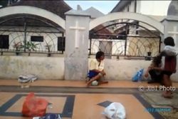 Bikin Prihatin! Anak di Semarang Ini Berjualan Koran