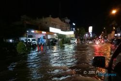 BANJIR SUKOHARJO : Solo Baru Banjir, Lalu Lintas Sempat Tersendat