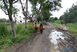 INFRASTRUKTUR SEMARANG : Jalan Berlumpur di Ibu Kota Jateng Bikin Netizen Prihatin