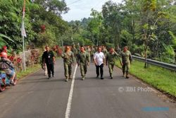 Keluarga Besar Kostrad Berziarah ke Makam Pak Harto di Giribangun