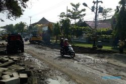 INFRASTRUKTUR SOLO : Perbaiki Jl. Prof. Suharso, Dinas PUPR Kucurkan Rp2 Miliar