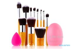 TIPS KECANTIKAN : 4 Bahan Ampuh Bersihkan Kotoran di Kuas Makeup