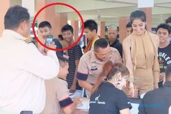 Kisah di Balik Foto Ladyboy Thailand Antre Undian Wajib Militer