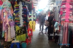 PASAR KLEWER : Selama Penataan Kios, Pedagang Tetap Layani Pembeli di Pasar Darurat