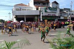 HUT KE-267 WONOGIRI : Drumben AAU hingga Peraih Kalpataru Ramaikan Pawai Budaya