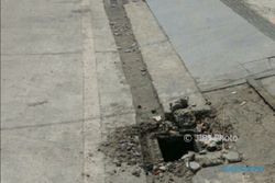 PENCURIAN SEMARANG : Tutup Selokan Tlogosari Dicuri, Awas Bahaya!