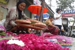 Naik 4 Kali Lipat, Harga Bunga Tabur di Pasar Kembang Solo Tembus Rp200.000/Ikat