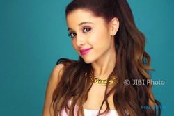 Ariana Grande Bakal Bikin Lagu untuk Korban Bom Manchester