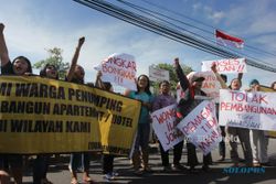 Jalan Masuk Kampung Dibangun Pagar Setinggi 1 Meter, Warga Protes