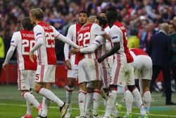 LIGA EUROPA : Gasak Lyon, Ajax Pamer Taktik Total Football