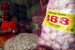 Harga Bawang Putih Impor dari Tiongkok di Pasar Bunder Sragen Naik