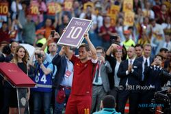 KARIER PEMAIN : Totti dalam Angka: 786 Laga, 307 Gol, 1 Klub