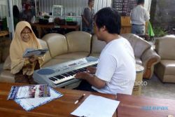 KISAH INSPIRATIF : Siti Sudjarahwati Terima Apresiasi Seni yang Sepi (3/4)