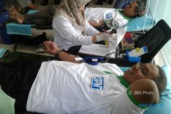 HARI BURUH 2017 : Peringati May Day, Buruh Solo Ramai-Ramai Donor Darah