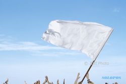 TAHUKAH ANDA? : Begini Awal Mula Bendera Putih Jadi Simbol Menyerah