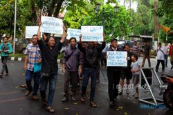 Warga Balirejo Demo di Kantor Satpol PP, Tolak Pembangunan Apartemen