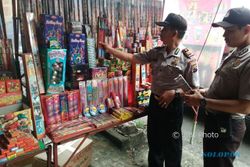RAZIA BOYOLALI : Polisi Merazia Penjual Kembang Api di Pasar Sunggingan