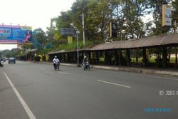 INFRASTRUKTUR SOLO : Terdampak Flyover Manahan, Pedagang Kuliner Kota Barat Dibuatkan Selter