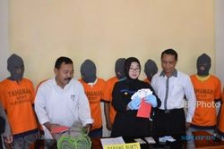 PERJUDIAN MADIUN : Gerebek Judi Samgong, Polisi Tangkap 7 Orang