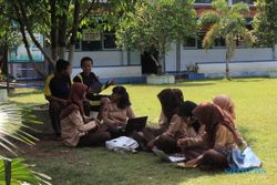 SEKOLAH ADIWIYATA : Membangun Kesadaran Lingkungan dari Sekolah