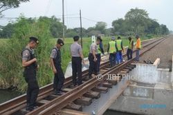 MUDIK LEBARAN 2017 : Cegah Sabotase, Polisi Cek Jalur Rel Kereta Api di Sukoharjo