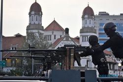 FOTO PENANGGULANGAN TERORISME : Simulasi Antiteror di Tengah Semarang
