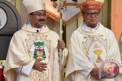 LEBARAN 2017 : Uskup Agung Semarang Silaturahmi dengan Umat Islam Seusai Salat Id