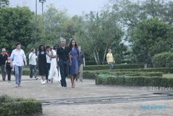 OBAMA KE JOGJA : Dua Putri Obama Menyempatkan Diri ke Tamansari dan Alkid