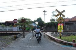 MUDIK LEBARAN 2017 : 13 Perlintasan KA Tanpa Palang di Klaten Dipasangi Pita Kejut