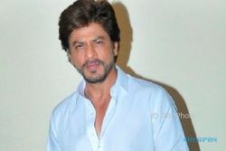 Shah Rukh Khan Ungkap Nomor Ponsel ke Fans