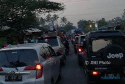 Keluar Exit Tol, Jalan Salatiga-Solo Merayap