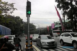 LALU LINTAS SOLO : Mengakrabi Kemacetan di Simpang Faroka Kerten