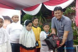 RAMADAN 2017 : Ketua DPRD Semarang Bagikan 1.000 Paket Kebutuhan Pokok