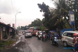 MUDIK LEBARAN 2017 : Lalu Lintas di Jalan Solo-Purwodadi Perempatan Gemolong Sragen Padat Merayap