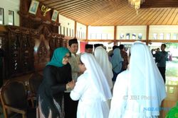 LEBARAN 2017 : Open House di Rumdin Bupati Sragen, Kapolres Ikut Antre Bersama Warga