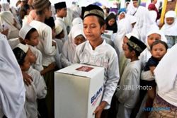RAMADAN 2017 : Semen Indonesia Bagikan 3.000 Paket Bahan Pokok ke Warga Ungaran