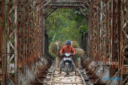 FOTO CAGAR BUDAYA GROBOGAN : Jembatan Zaman Belanda Tetap Lestari