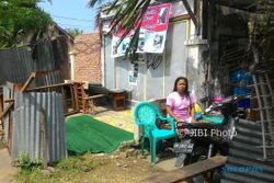 Rumah Digusur, Ibu dan 2 Anaknya Ini Hidup di Trotoar Jl. Yosodipuro Solo
