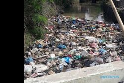 KEBERSIHAN KENDAL : Menjijikkan, Sungai di Kendal Ini Tampak Seperti Tempat Sampah