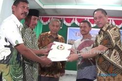 PERTANAHAN KARANGANYAR : Mangkunagoro IX Serahkan Tanah kepada 75 Petani Tawangmangu