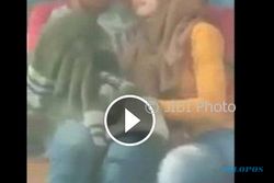 Video Mesum Tante & 2 Bocah Lelaki Bikin Gempar, Dari Balkon hingga Bathtub