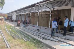 PASAR TRADISIONAL KARANGANYAR : Kanopi Ambruk, Pedagang Pasar Nglano Resah
