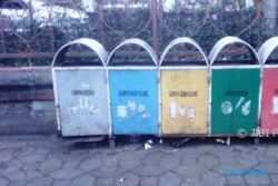 KEBERSIHAN SALATIGA : Tempat Sampah Bolong di Lapangan Pancasila Apa Gunanya?