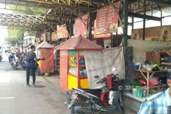 Hapus Stigma Mahal, PKL Jl. Mayor Sunaryo Solo Pajang Daftar Menu dan Harga di Spanduk