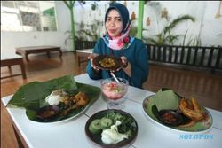 KULINER SOLORAYA : Restoran Ini Tawarkan Menu Ndeso Bungkus Daun Jati