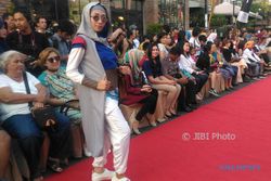 Wisatawan Asing Ikut Menikmati Fashion on the Street Prawirotaman