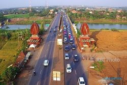 FOTO MUDIK 2017 : Begini Cegah Macet Exit Tol Gringsing